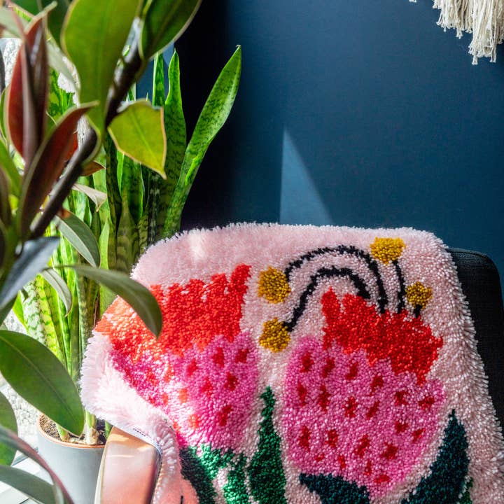 The Crafts Collective - Wholesale DIY Craft Kit - Sugarbush Latch Hook Rug Kit3