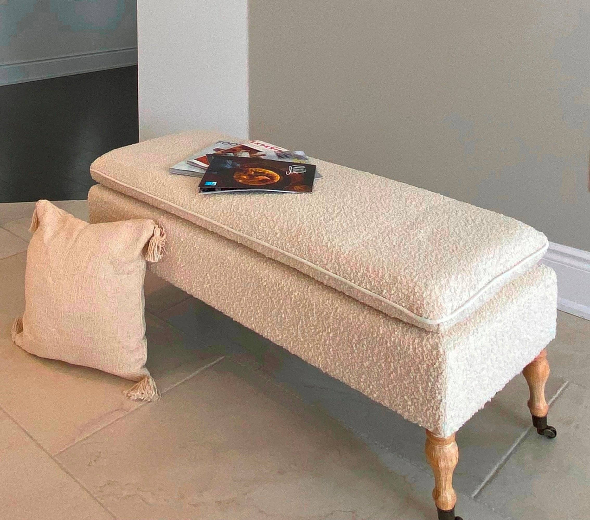 Seat4uhome - Venta al por mayor Bancos - Banco otomano Rovigo tapizado en tela boucle de 48 pulgadas con la parte superior acolchada5