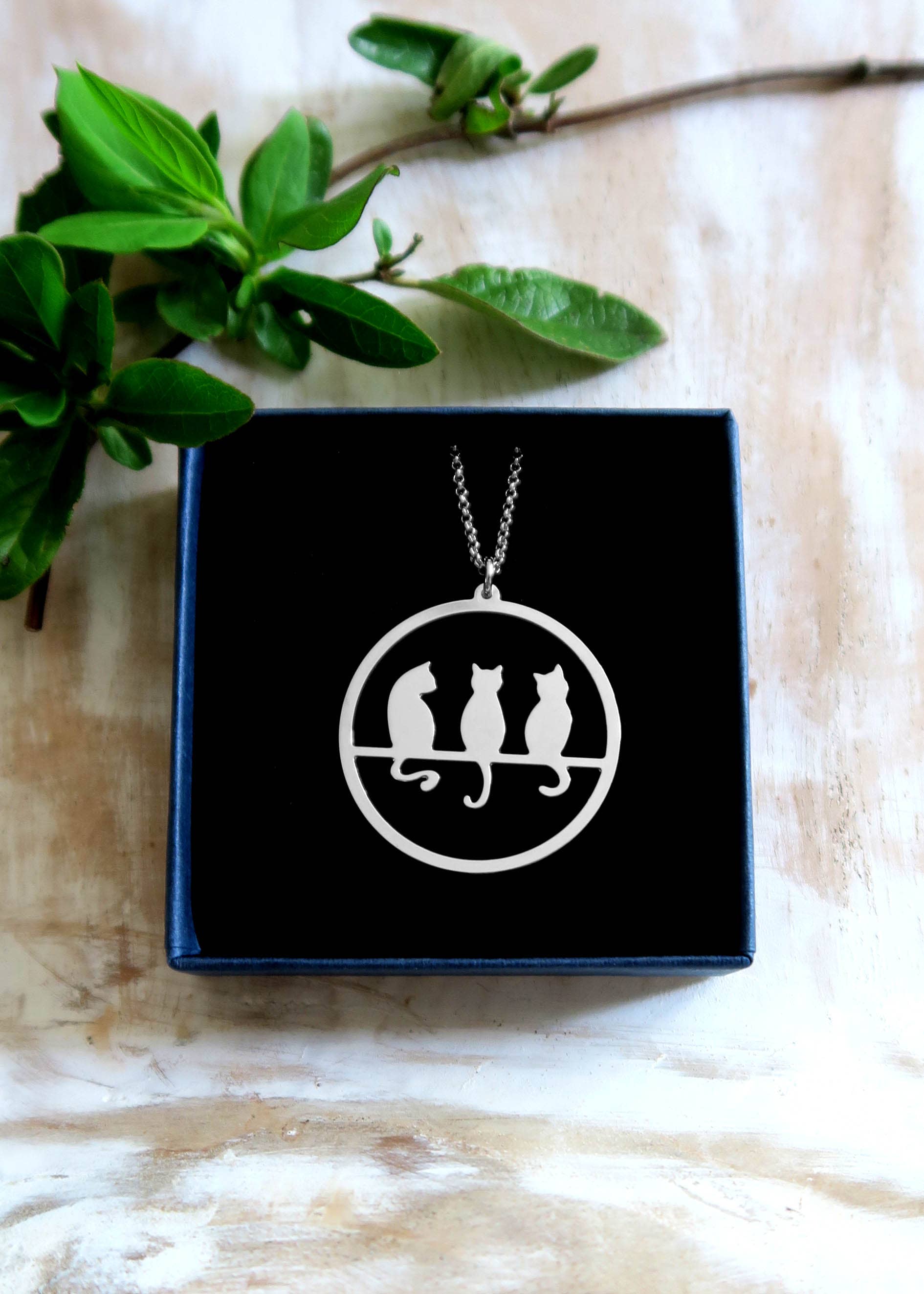 Hirondelle Bijoux - Wholesale Pendant/Charm Necklace - Long necklace 3 cats perched gold or silver, animals, fine2