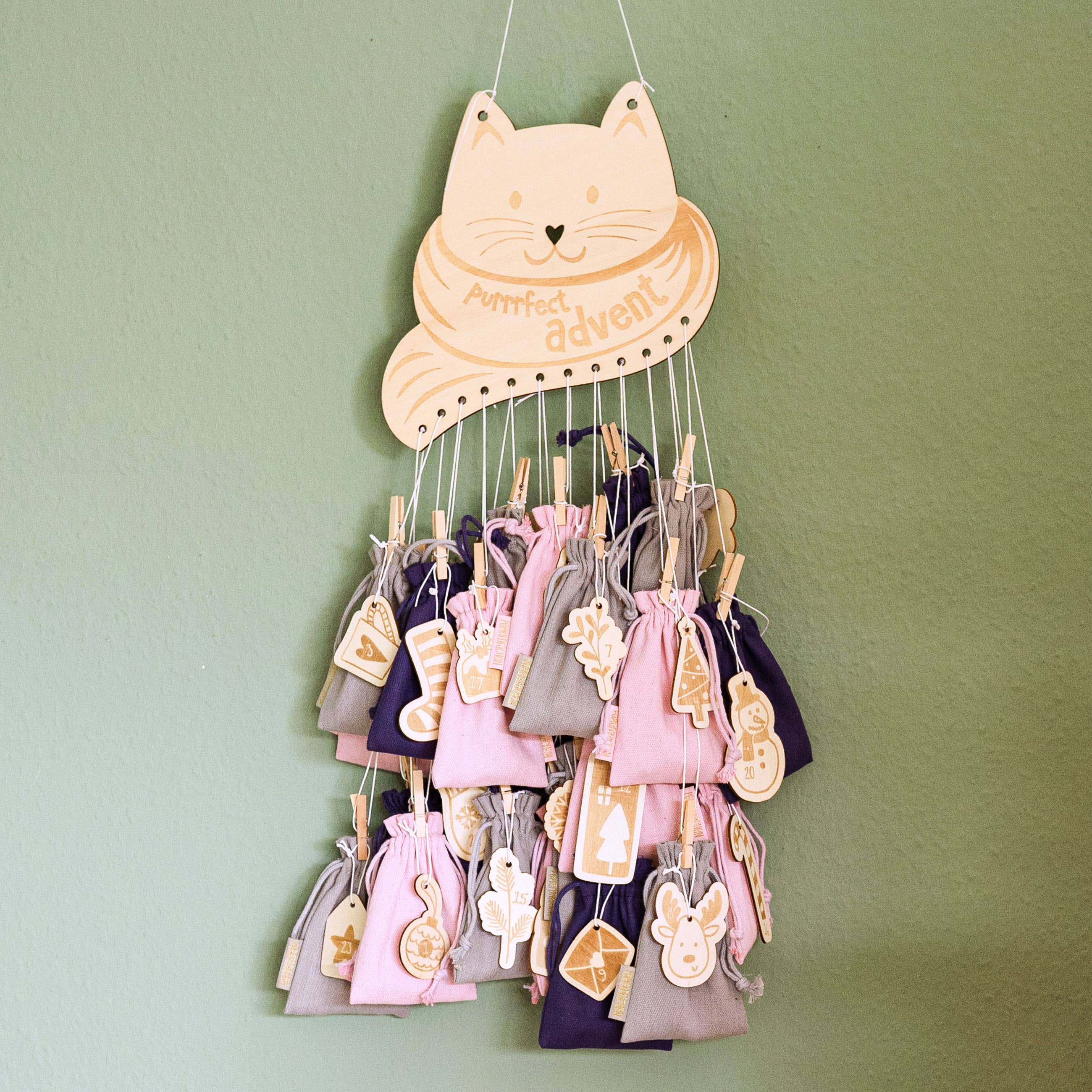 Papierdrachen - Wholesale Advent Calendar - Wooden advent calendar hanging cat1