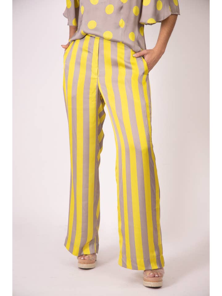 Martha Sevcik – Engroshandel Bukser - Dame – Silke Bukser - Lodret Grå og Gul Striber1