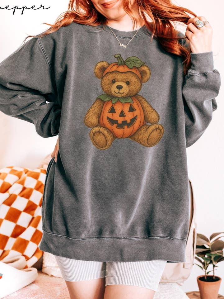 Glaime - Wholesale T-shirt (graphic) – women's - Comfort Colors Pumpkin Teddy Bear Shirt, Halloween 90s Tee1