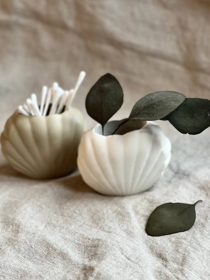 Zeeschelppot, schelpenvaas, kustdecoratie, stranddecor, badkamer voor wholesale door EMB Pretty