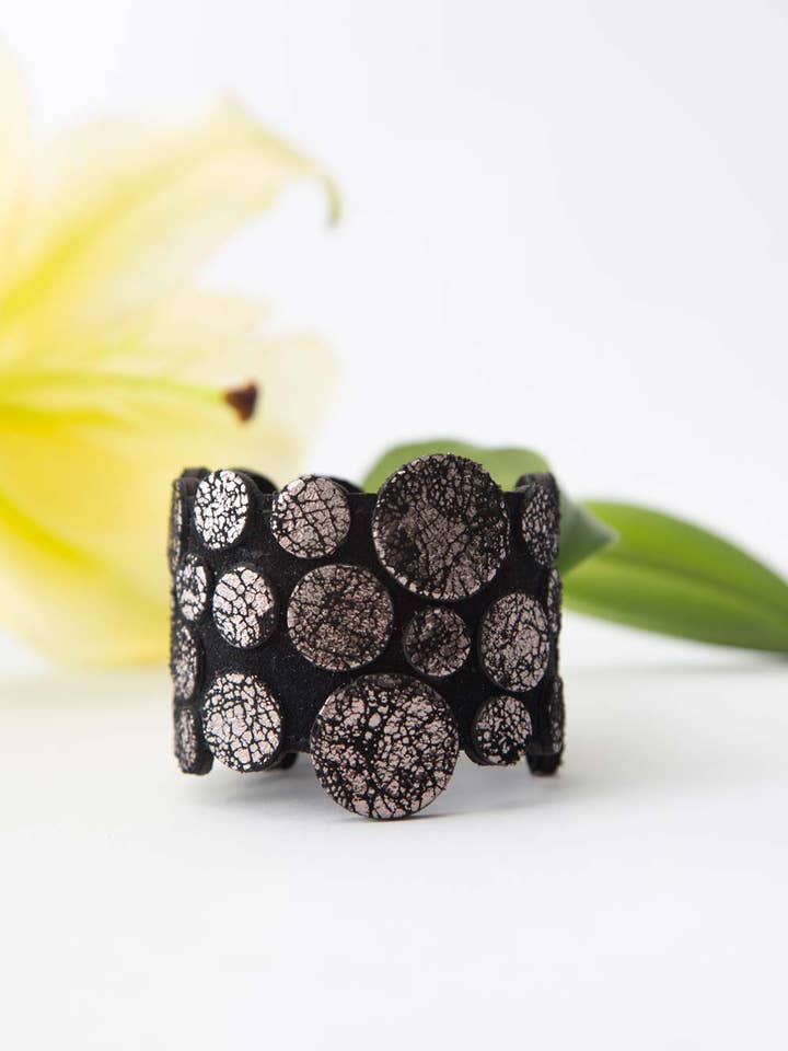 Abstraction Wrap Bracelet - Pewter* para venta al por mayor de Iskin Sisters