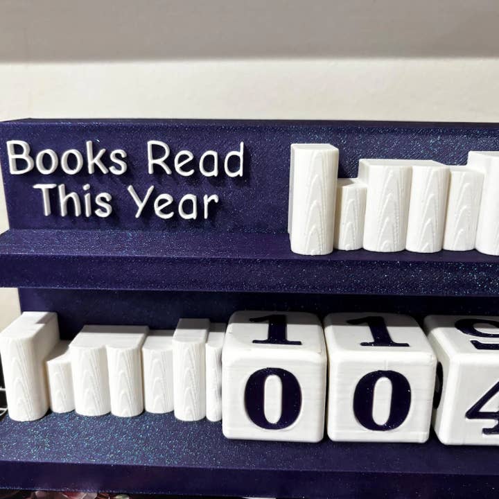 The Printed Maniac - Wholesale Decorative Tabletop Object - Books Read Counter: Bookworm Decor with Dice - Track Reading18