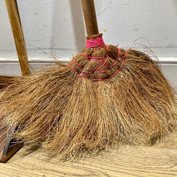 Tuckahoe Hardwoods – wholesale Dusting brush & duster – Handmade Indoor East Indian Walnut Wooden Dustpan and Broom1