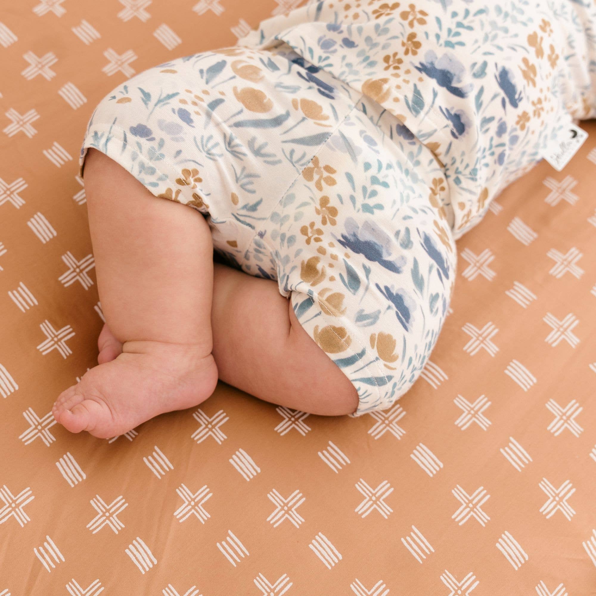 Crane Baby - Wholesale Cot/Crib Sheets - Kendi Crib Sheet (Copper Dash)6