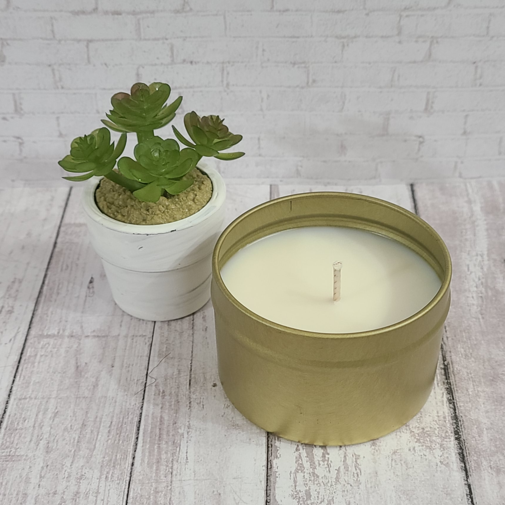 C & C Candle Co - Wholesale Reiskaarsen - 2 oz gouden reiskaars in blik1
