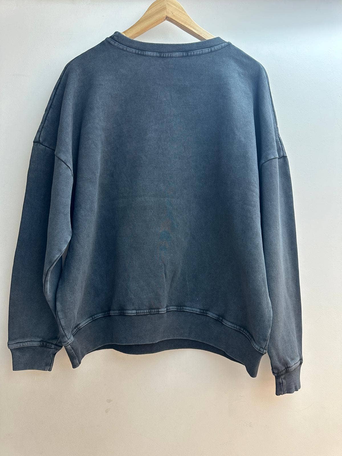 nero Felpa vintage stampata 10300 in vendita all'ingrosso su Faire2