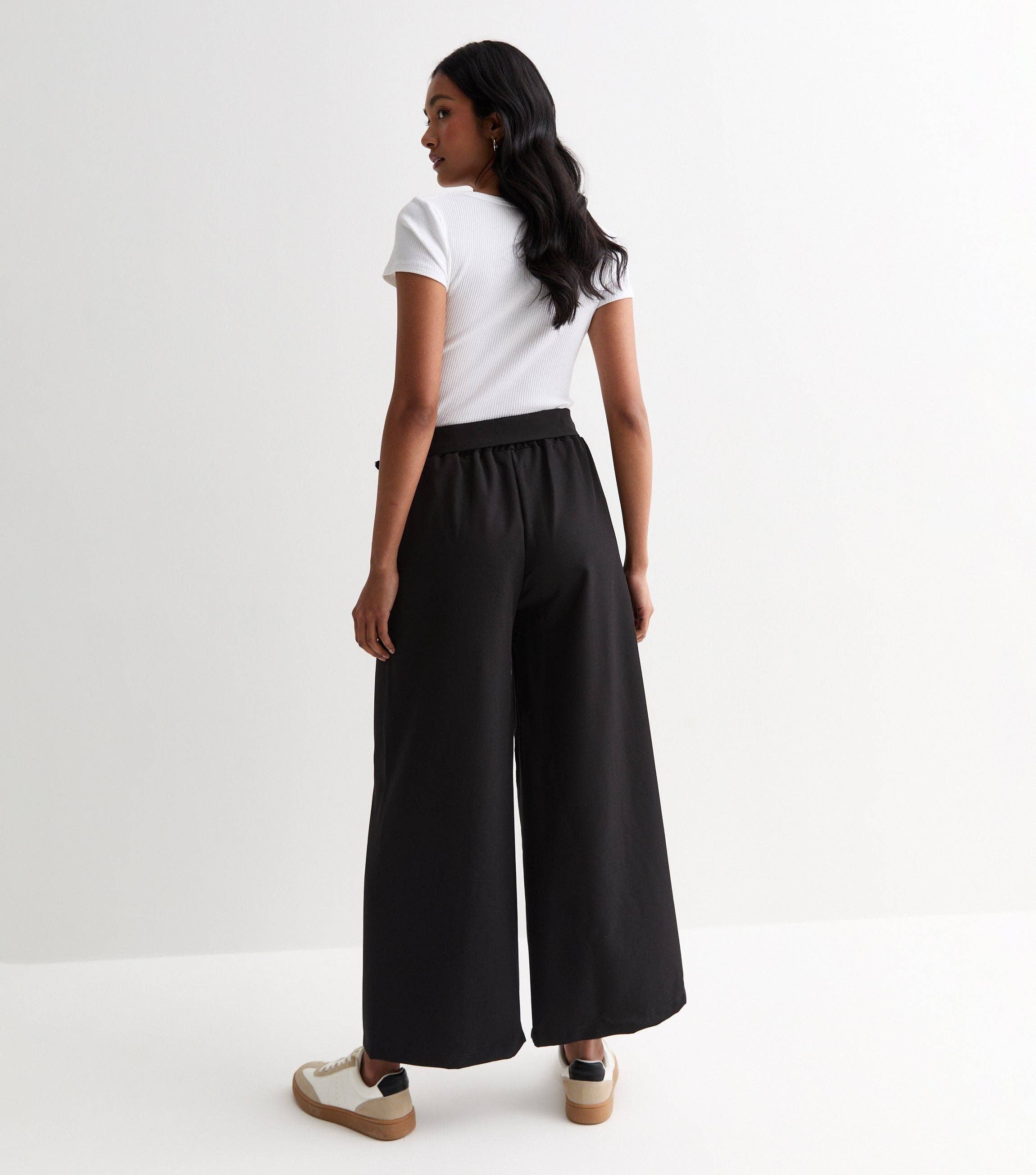 GINI LONDON – Großhandel Hose – Damen – Schwarze elastische weite Hose mit Bindegürtel-Detail1