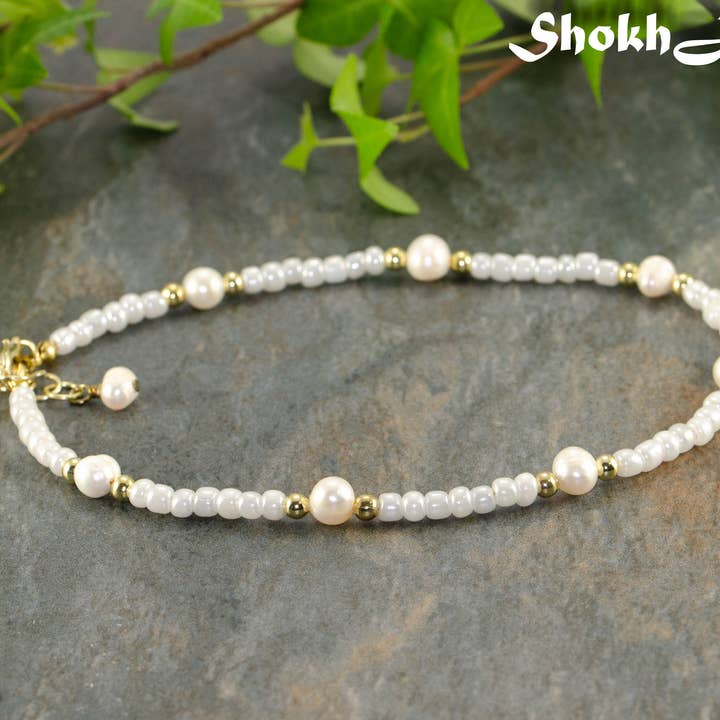 Bracelet de cheville en perles d'eau douce et perles de rocaille fait main pour la vente par Shokh Jewelry