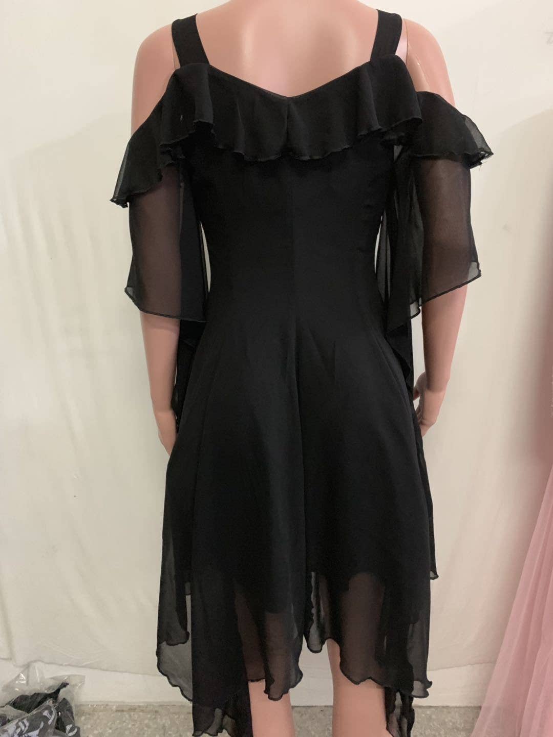 Tourtiwi - Wholesale Jurk - Dames - Gotische jurk met uitlopende mouwen en koude schouders6