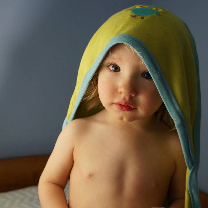 Badfilt med huva - Lime Owl för wholesale av Bambino Land