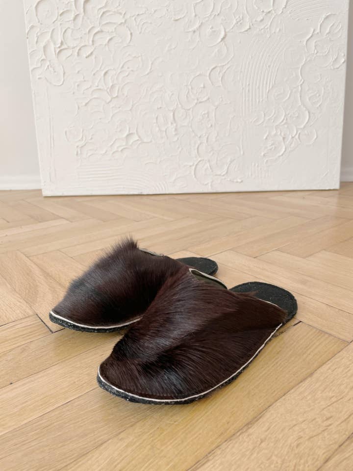 Mellow - Wholesale Slippers - Women's - Adult Natural Goat skin Slippers