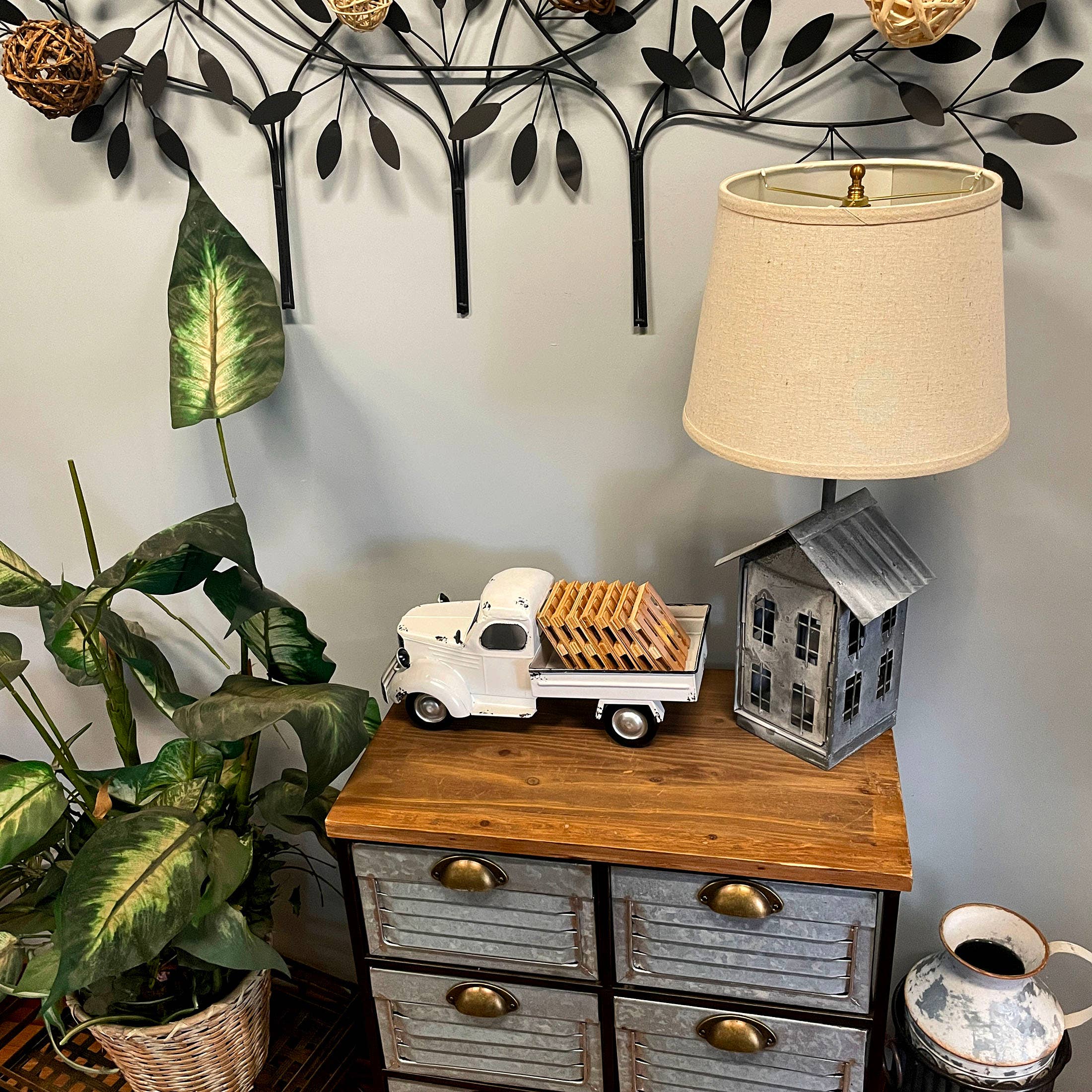 Zeckos - Vente Pot - Décoration de camionnette en métal blanc vieilli avec jardinière de 14 pouces8