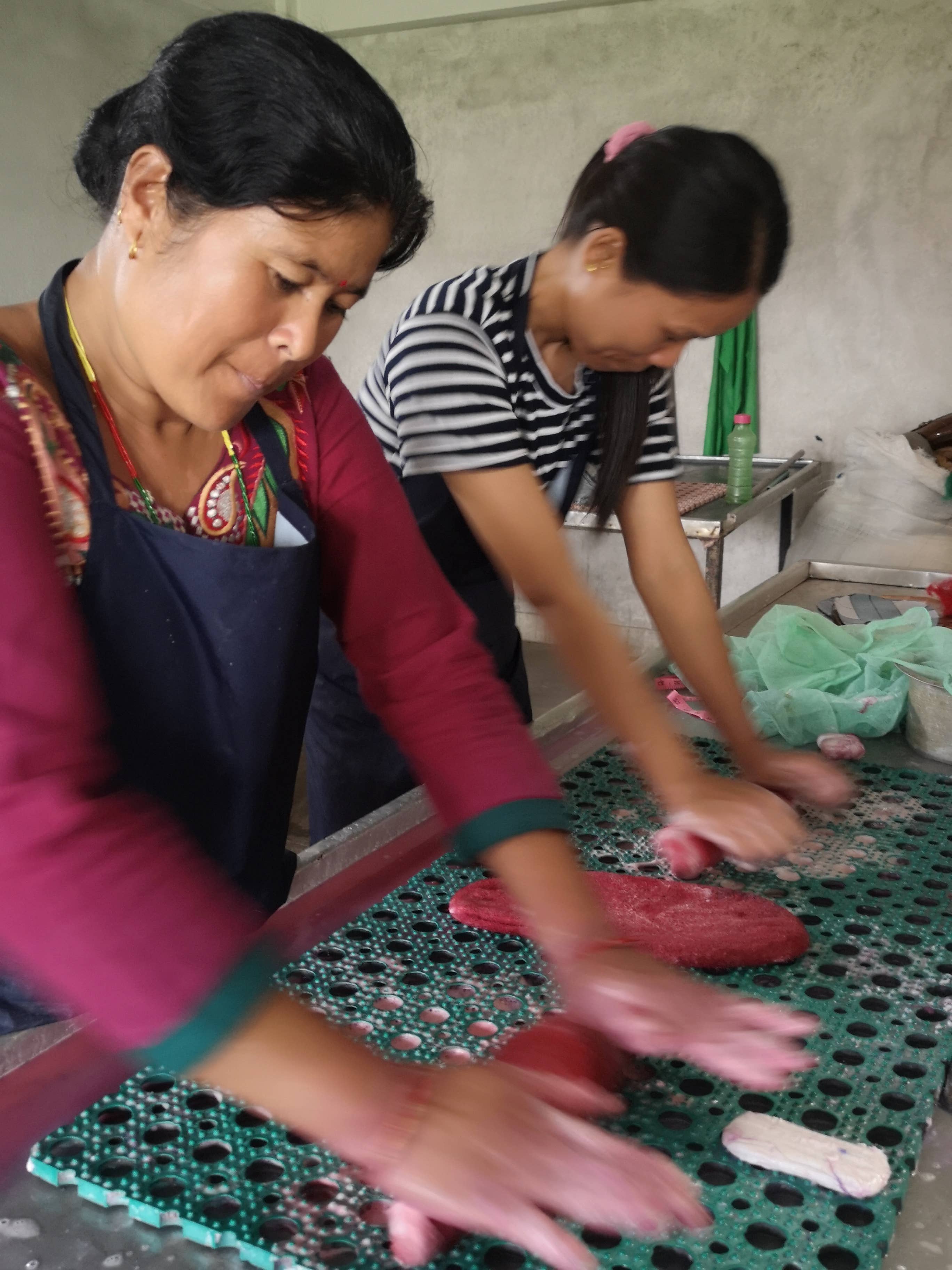 Cool Trade Winds – wholesale Slippers – Women's – Spotty Felt Mule Slippers2