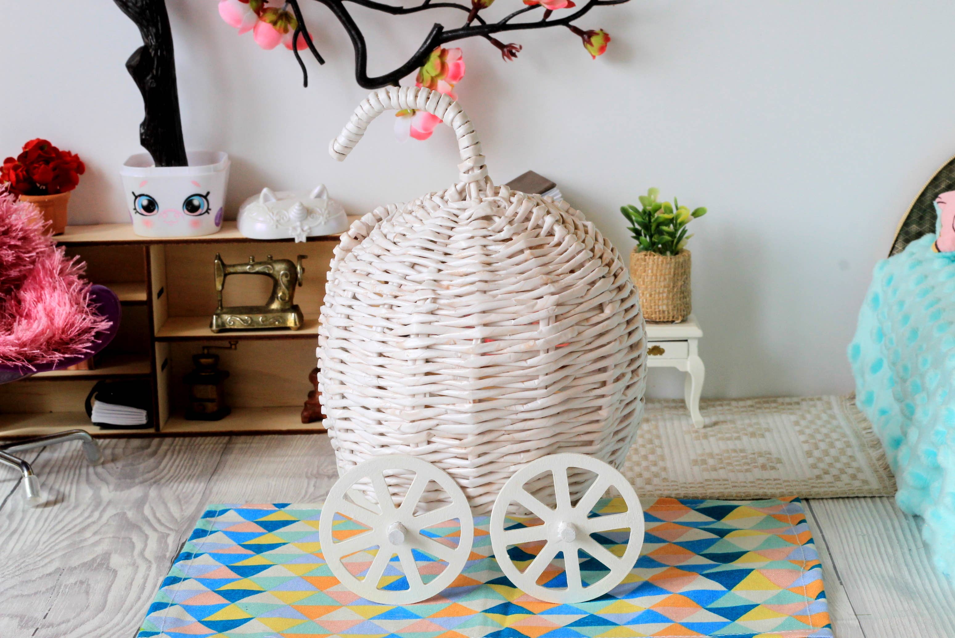 Lenasminiland - Vente Accessoire de poupée – enfant - Carrosse Cendrillon, landau citrouille en osier de conte de fées8