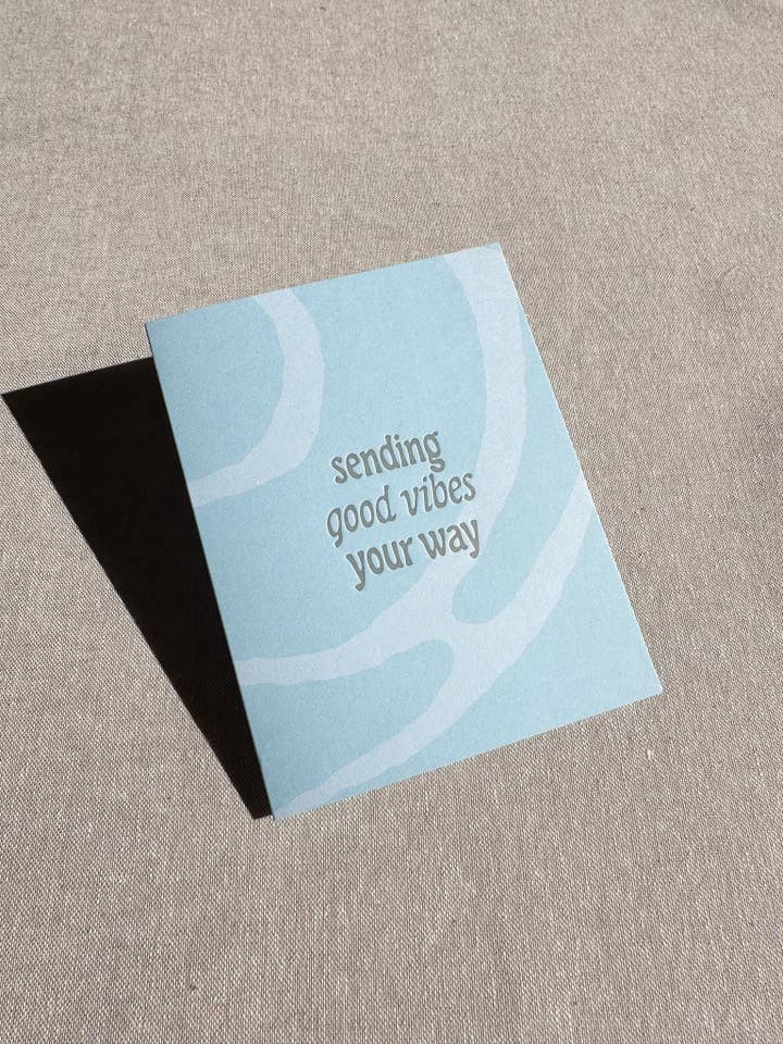 Envoi de bonnes ondes - Carte de vœux imprimée en letterpress pour la vente par Moriah Creates