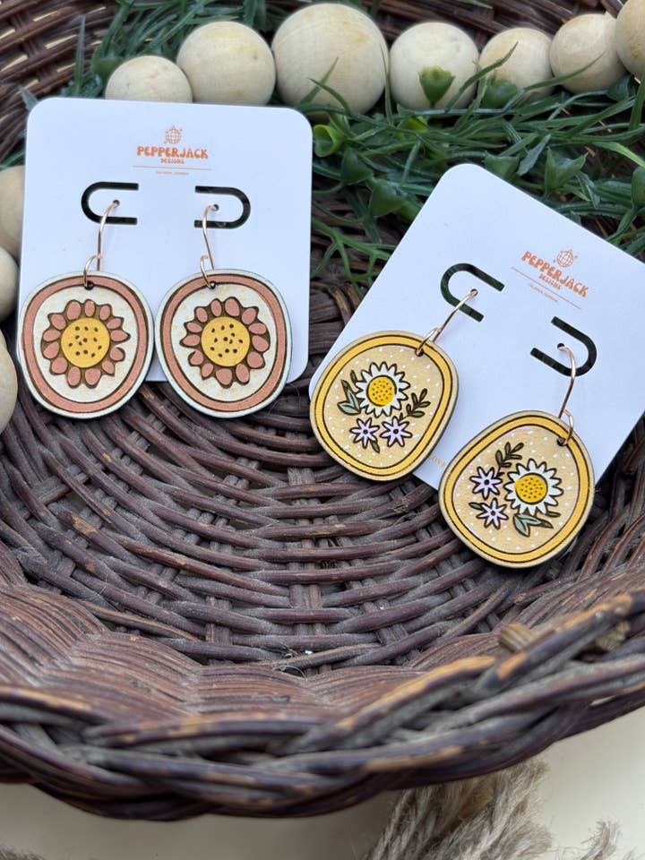 Boucles d'oreilles arrangement floral mignon pour la vente par PepperJack Designs