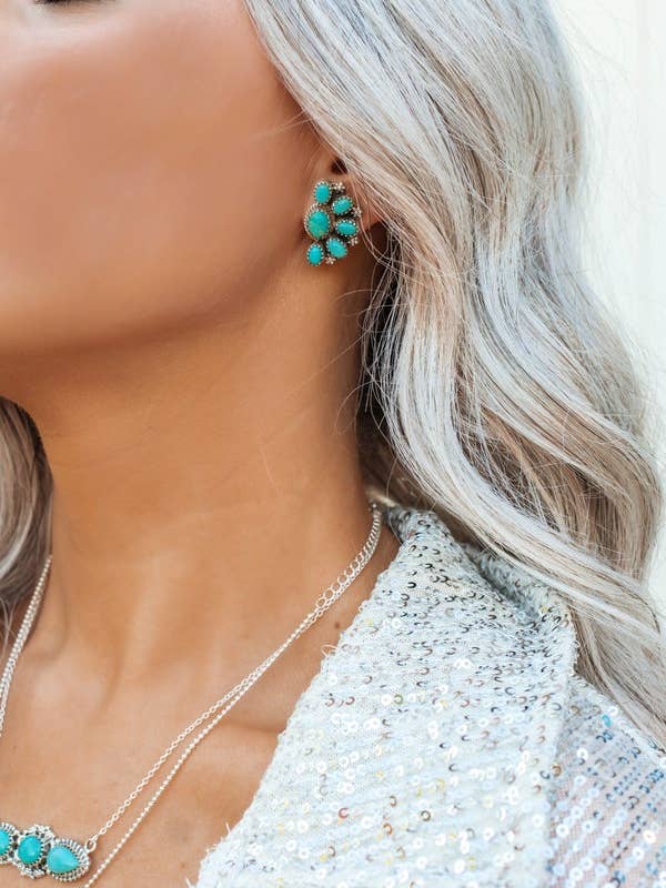 Orecchini a grappolo con piccoli fiori carini. per la vendita all'ingrosso da parte di Krush Kandy