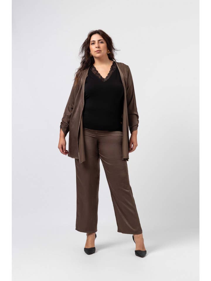 Teresa Cardoso Oliveira - Wholesale Pants - Women's - 253055 - Trousers in plain fabric Autumn Winter Collection Plus Sizes5
