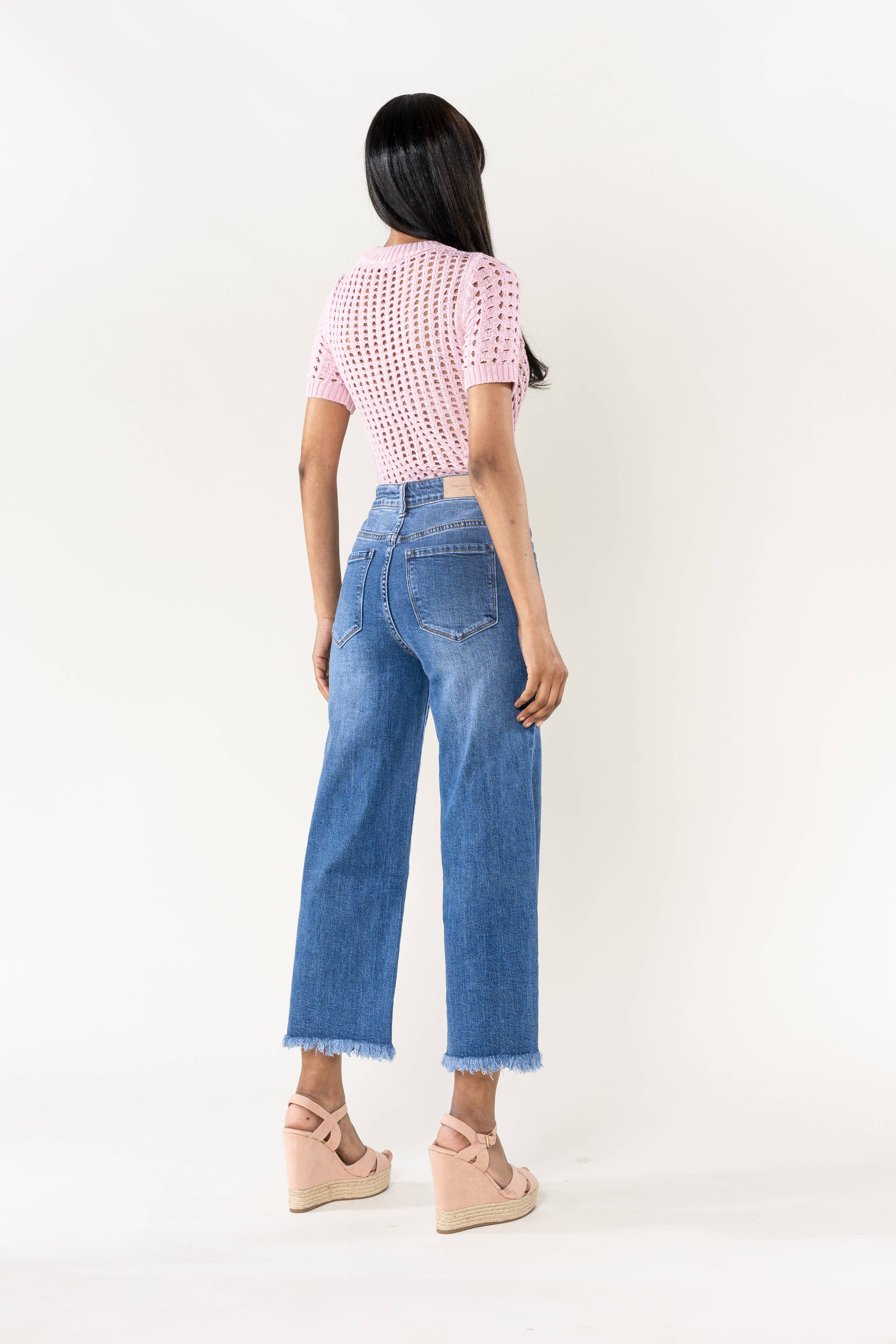 Nina Carter – Engroshandel Jeans - Dame – Nina Carter flare cropped jeans med frynset kant og stretch11