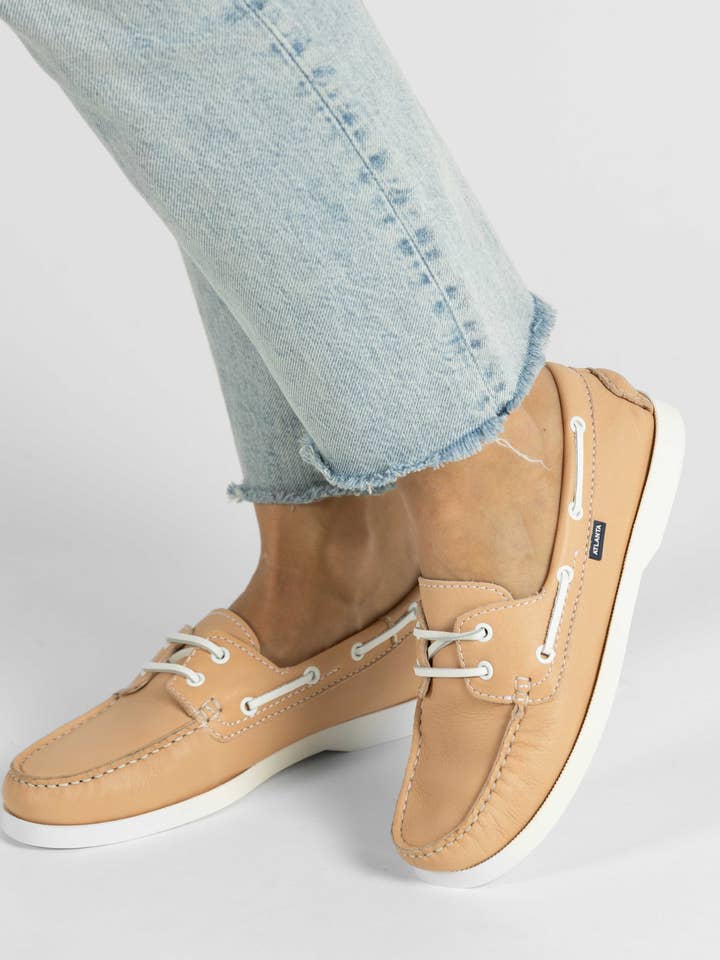 Regatta - beiges weiches Nappaleder für den Großhandel von Atlanta Mocassin