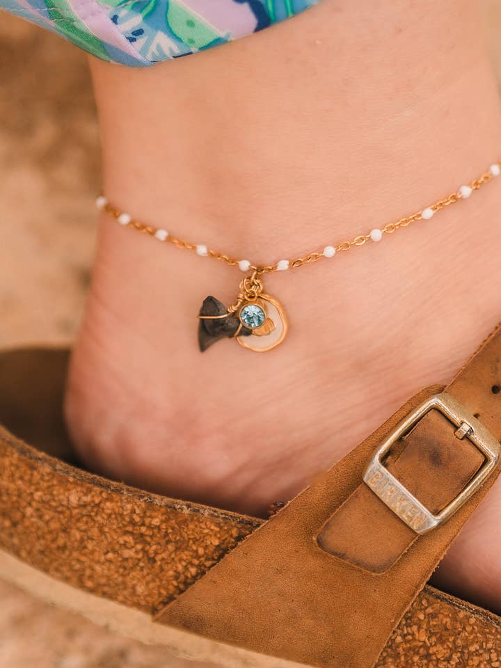 Tornozeleira Dana | Jóia de Dente de Tubarão à Prova de Água -- Always Augustine por atacado de Always Augustine