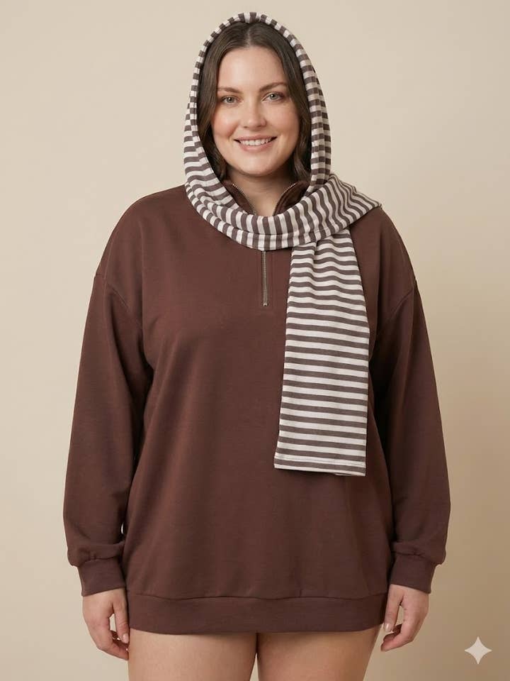 Grande Taille - Sweat à capuche avec écharpe intégrée pour la vente par C'MELODIE