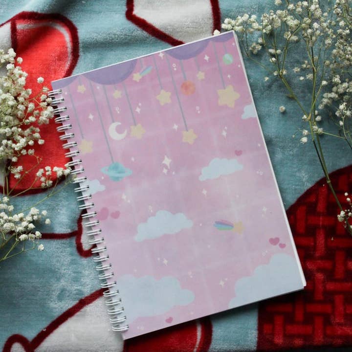 Carnet à couverture souple Dreamy Space | 50 pages lignées recto-verso pour la vente par Mamukeeto