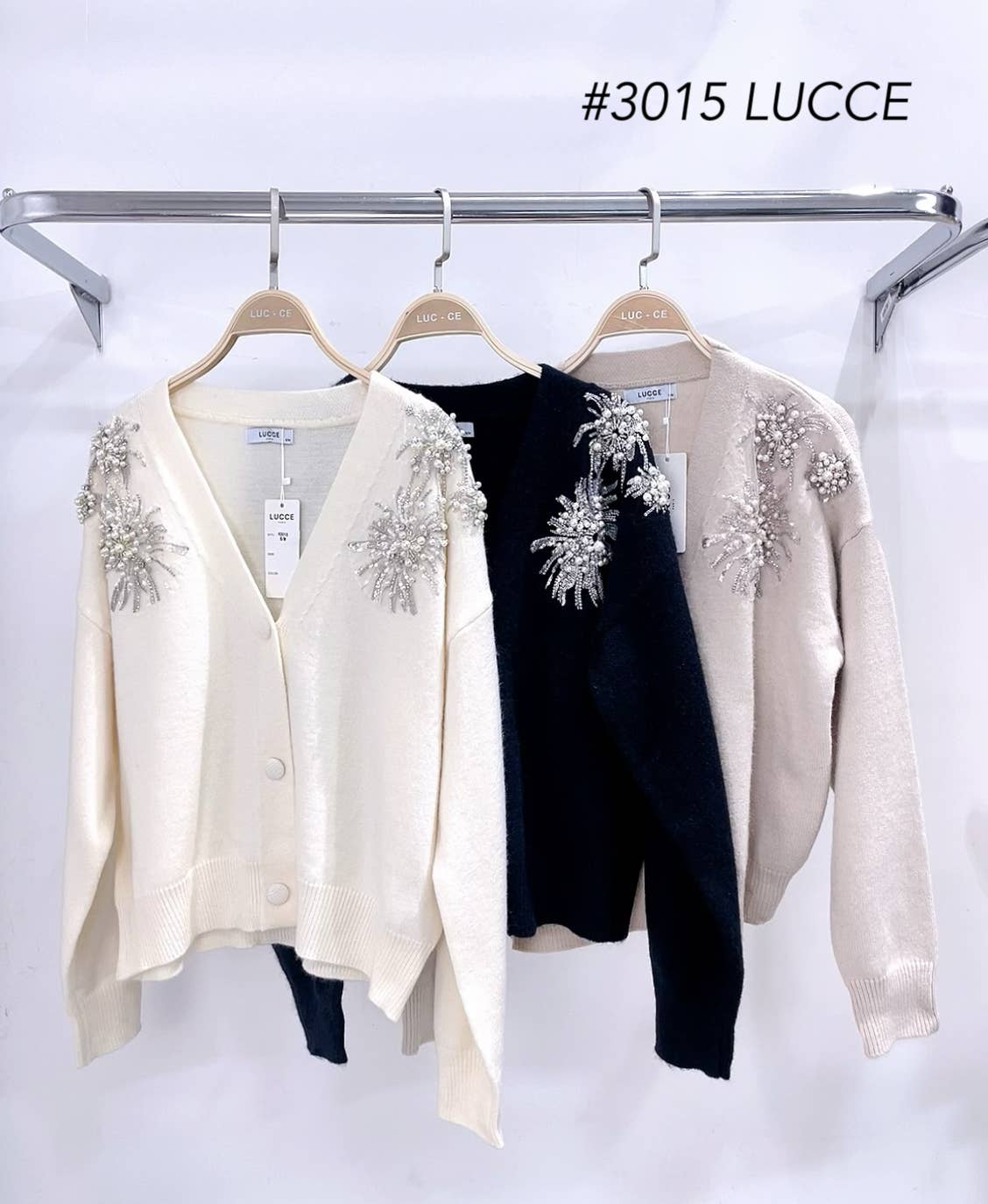 LUCCE – Engroshandel Pullover - Dame – LUCCE trøje med perle- og rhinstenbroderi - model 30154