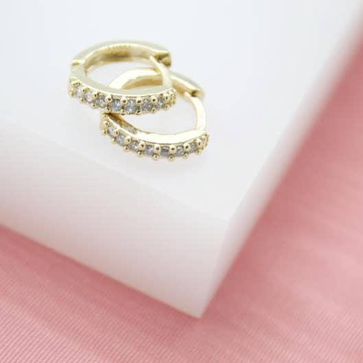 Boucles d'oreilles créoles en zircone cubique remplie d'or 18 carats pour la vente par MIA Jewelry