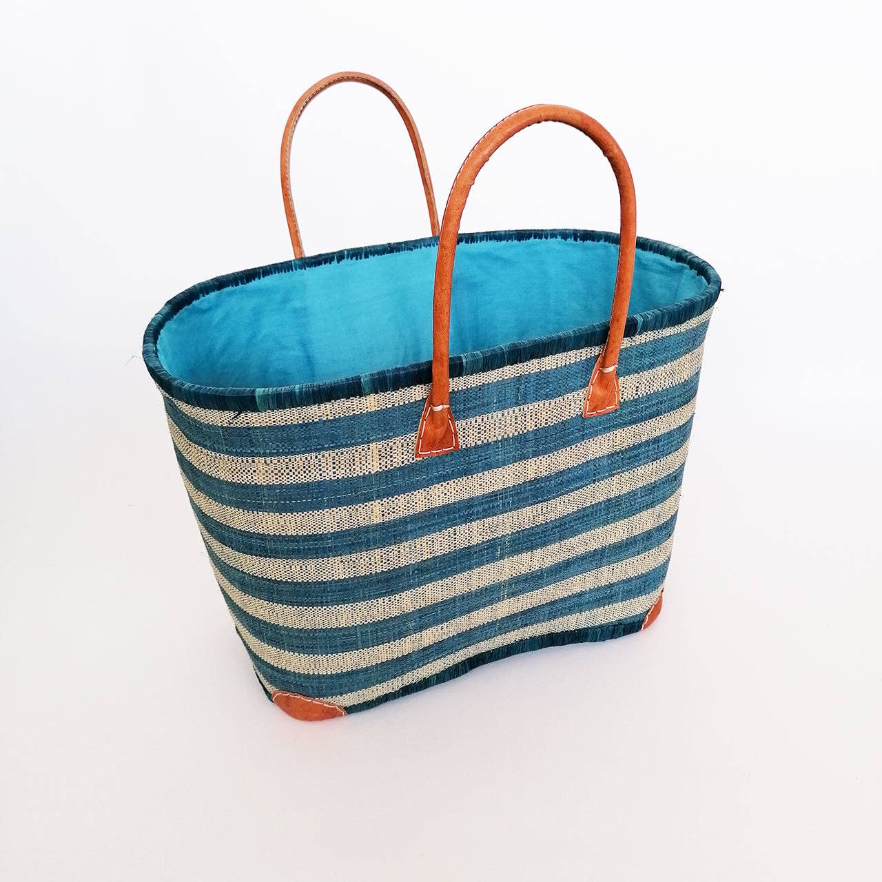 Le comptoir de la plage - Wholesale Beach Bag - "Ambanja” handmade beach bag with pouch per unit4