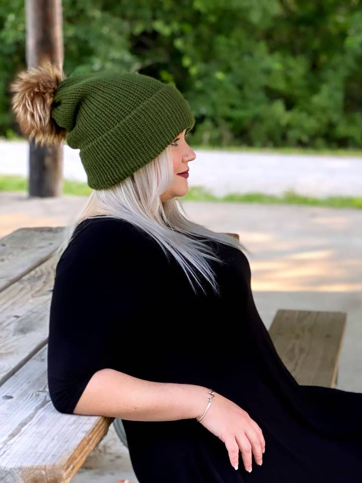 Berretto per adulti a tesa piegata per la vendita all'ingrosso da parte di Cozy Knots & Paws