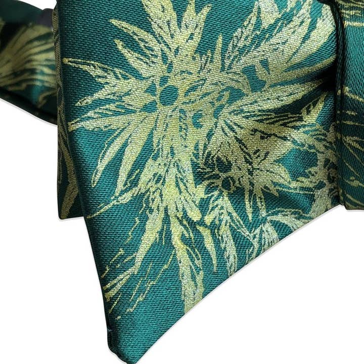 Cyberoptix Tie Lab - Wholesale Bow Tie - Men's - Marijuana Necktie. Cannabis Leaf Printed Bow Tie