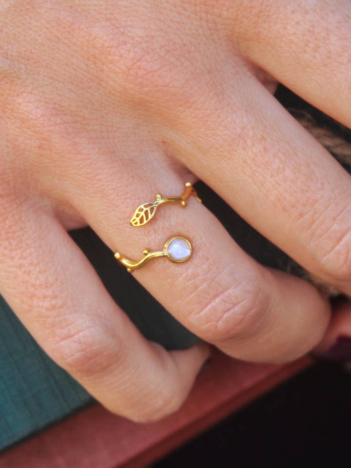 Anello Vine Madreperla per la vendita all'ingrosso da parte di Evergarden