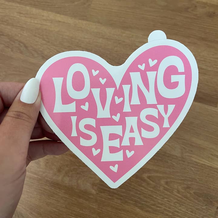 Autocollant « Aimer c'est facile » pour la vente par Totally Posie