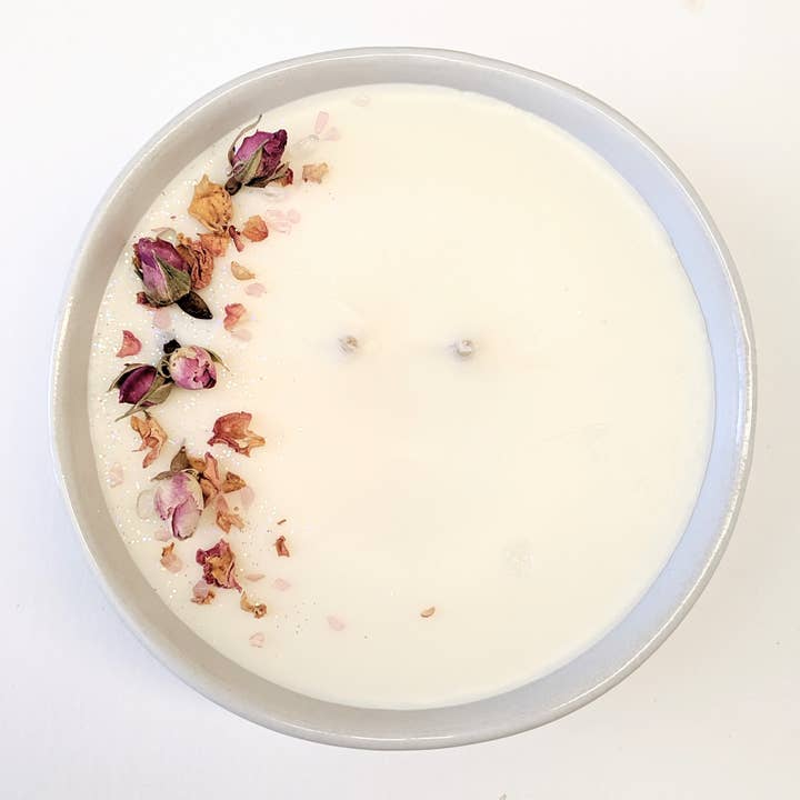 #67 CANDLE BOWL WITH ROSE & CLEAR QUARTZ, ROSE BUDS & PETALS for wholesale by Lemon Canary