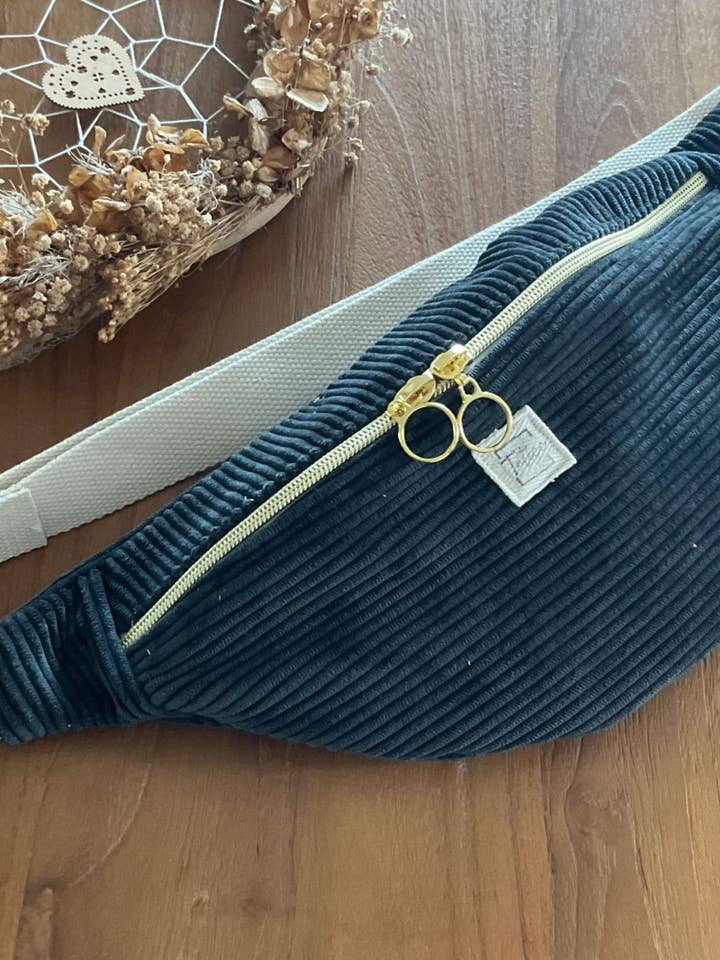 Pochete preta de veludo cotelê feita à mão por atacado de Atelier Tatice