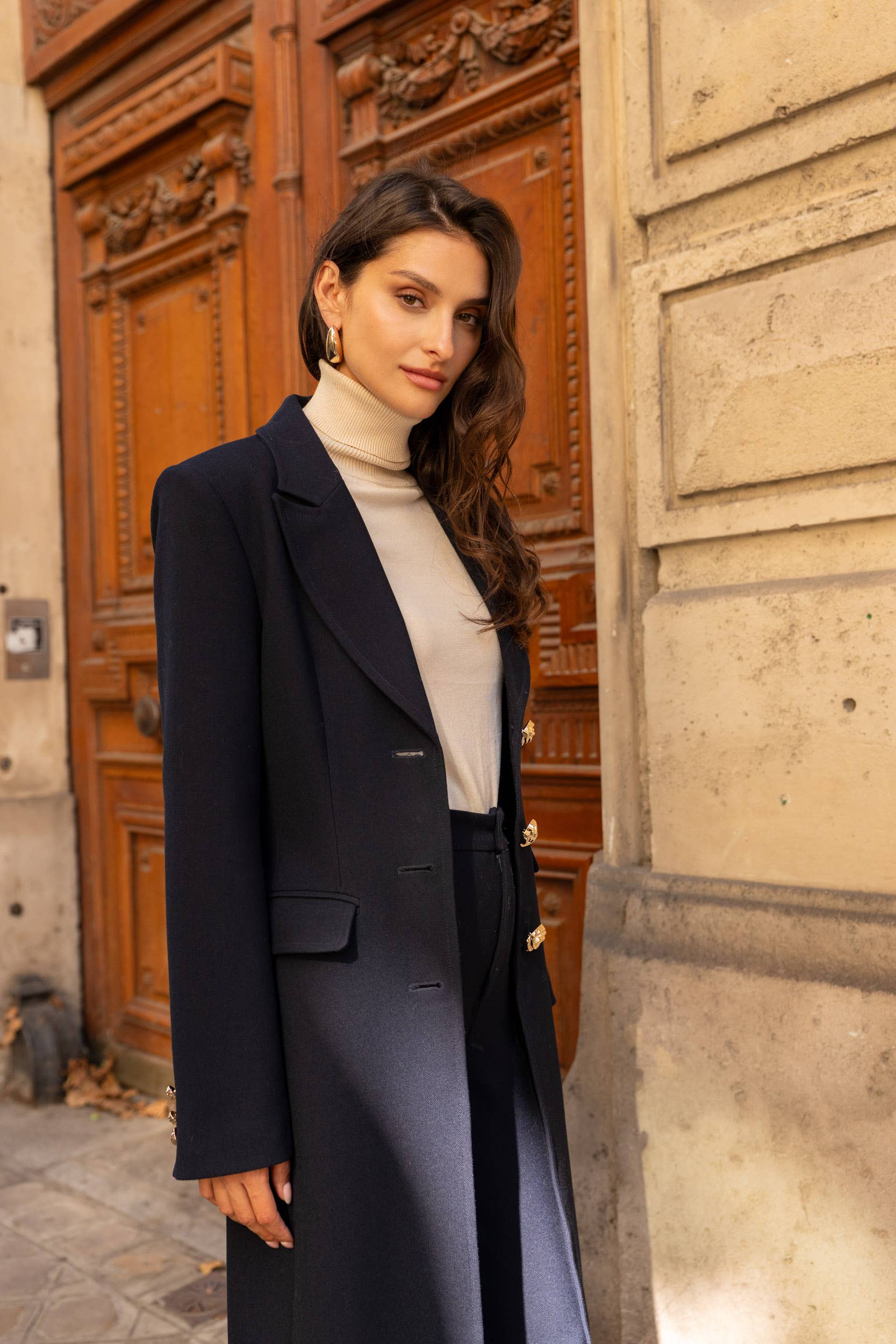 Attentif Paris - Vente Manteau – femme - [Thick] Manteau long à coupe ajustée orné de boutons dorés27