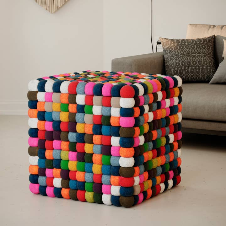 Reefelt - Venta al por mayor Puf - Puf otomano con forma de bola de fieltro multicolor3