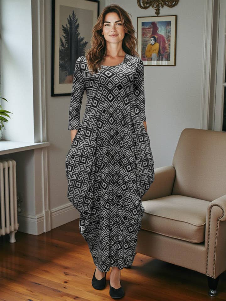 HH645R-P2 Bedrucktes Maxikleid mit entspanntem Sitz und Taschen für den Großhandel von H&H Fashion Inc.