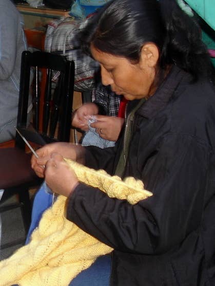 Moche Lifestyle - Wholesale Poncho - Dames - Handgebreide poncho-omslag van alpaca: Wine
