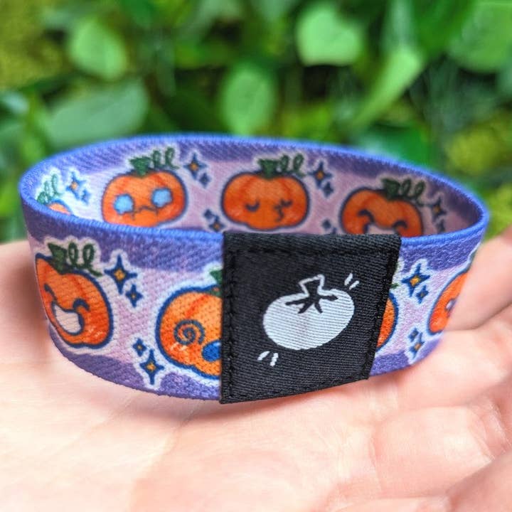 Bracelet de citrouilles émoticônes pour la vente par Milky Tomato