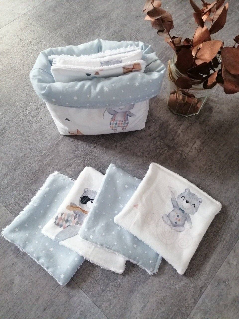 LES PETITS TITOUS - Wholesale Makeup Remover - BASKET SET AND SET OF 8 ASSORTED WASHABLE WIPES8