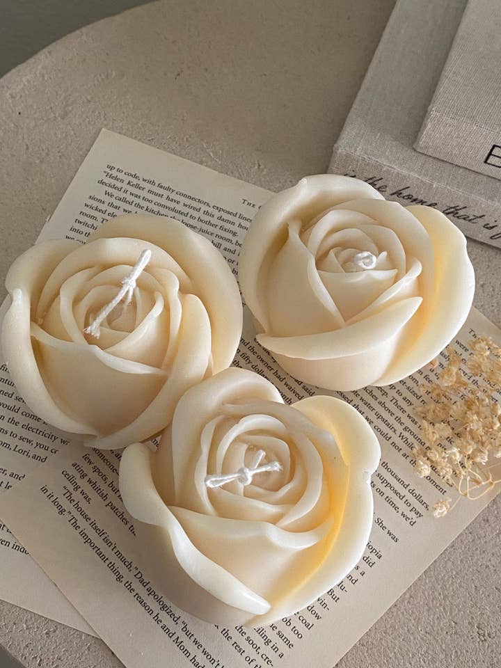 Large Rose Soy Candle for Valentine & Mother's Day for wholesale by MikuniCandle