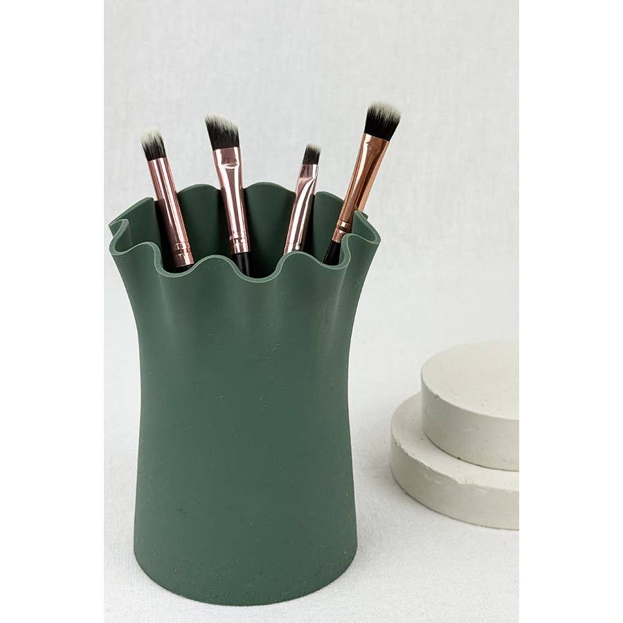 BLACK 4 Kind Beauty makeup brushes set for wholesale on Faire4