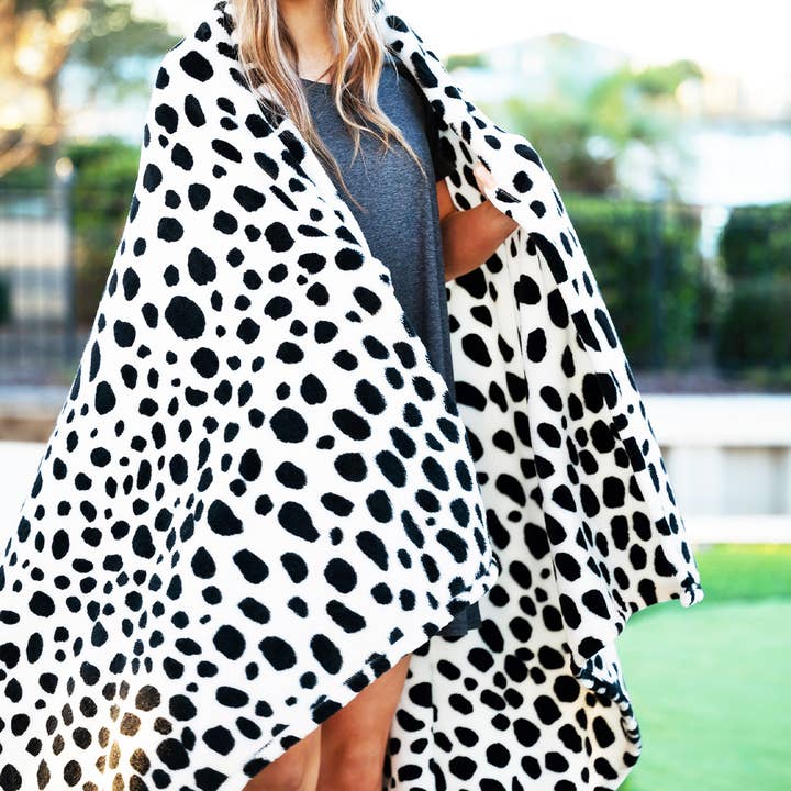 Viv&Lou - Wholesale Throw Blanket - Spot On Blanket2