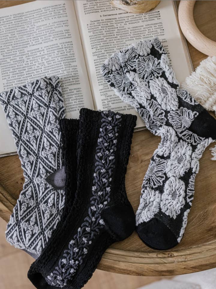 JCS013 Black-White 3D Vintage Floral Socks for wholesale by JC Sunny Fashion
