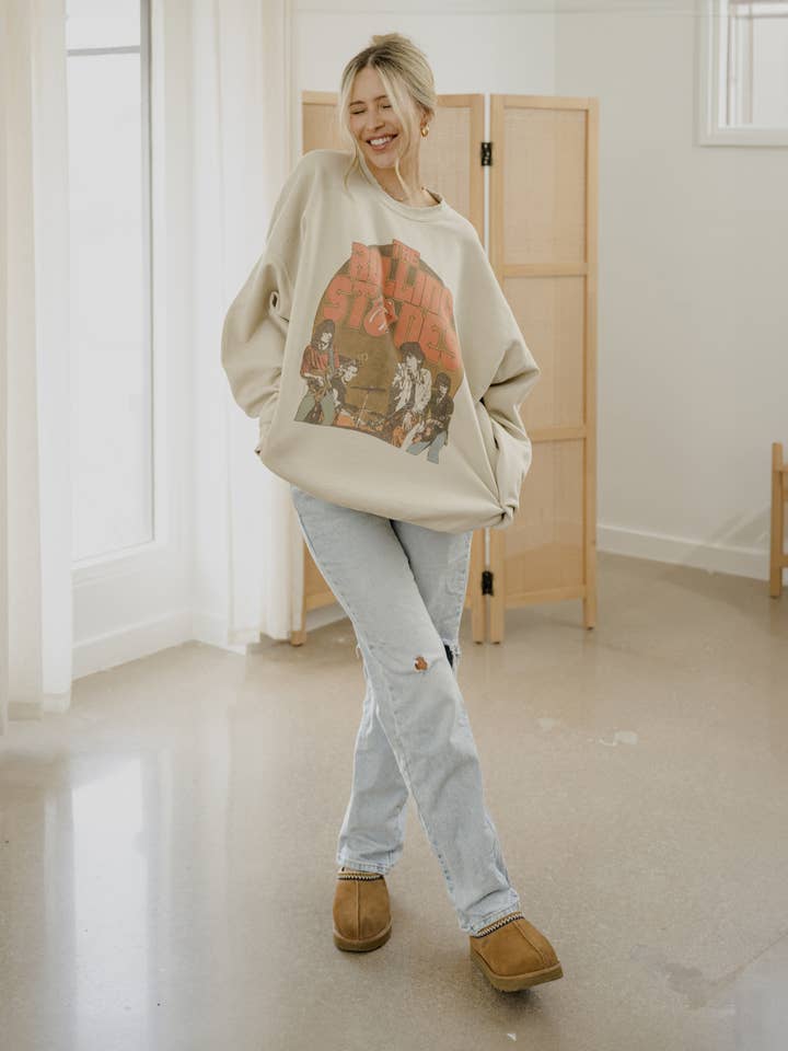 LivyLu - Wholesale Graphic Sweatshirt - Unisex - Rolling Stones Stage Circle Sand Thrifted Graphic Sweatshirt